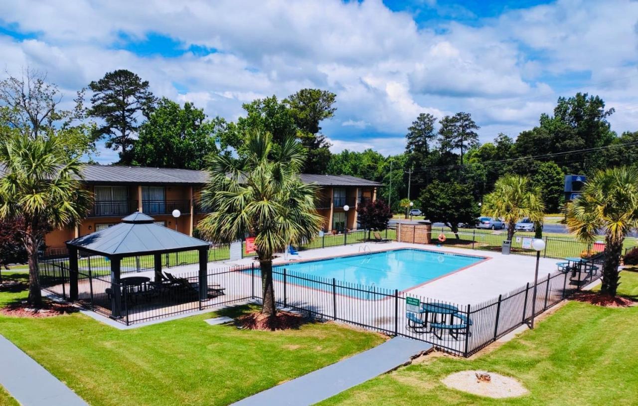 Howard Johnson By Wyndham Athens Exterior foto